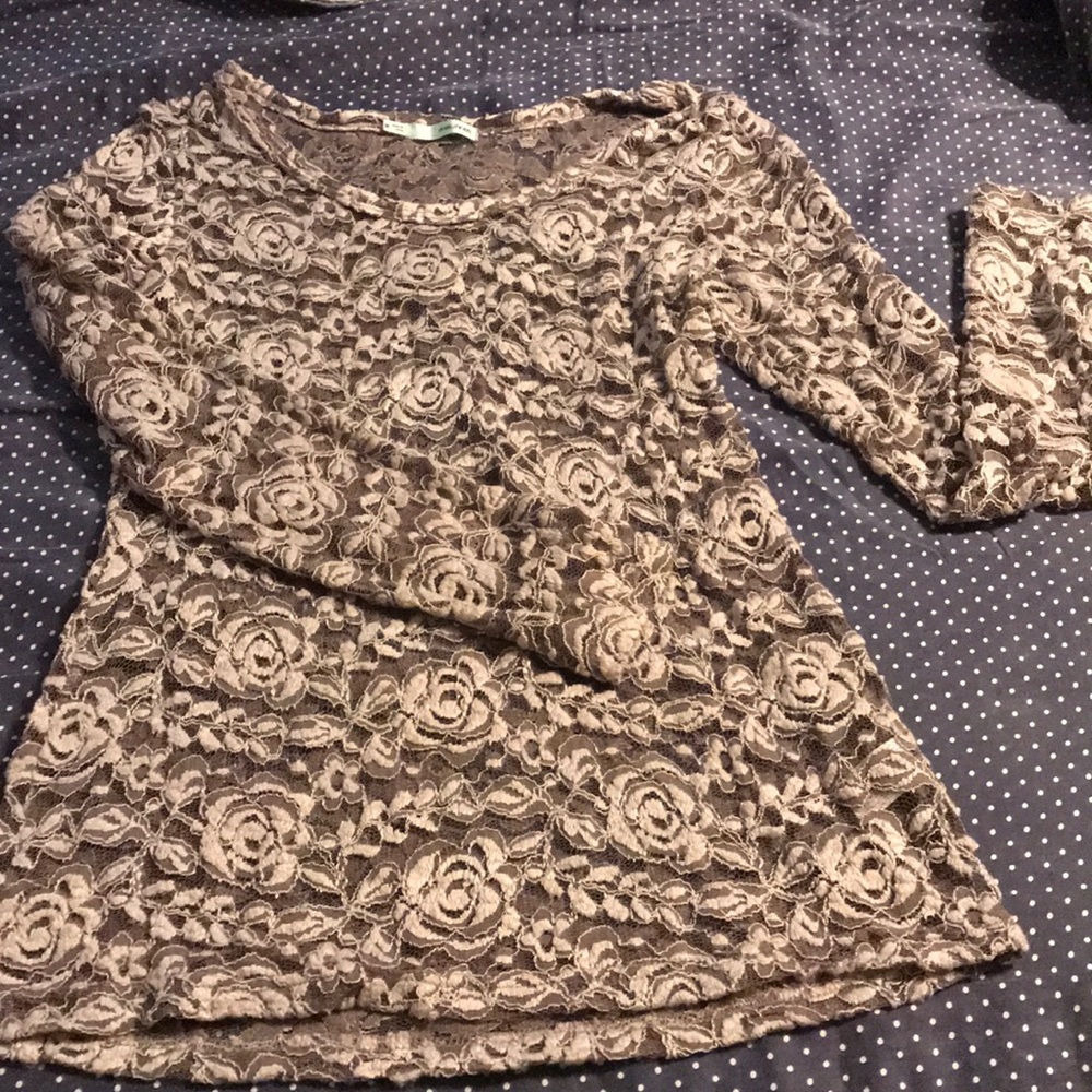 Long sleeved lace shirt